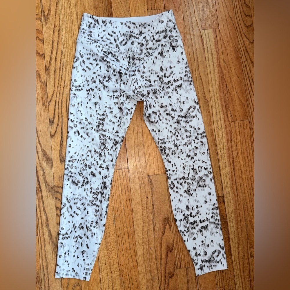 Good American Shining Leopard Leggings in Grey/Black/White Size 1 (Small)